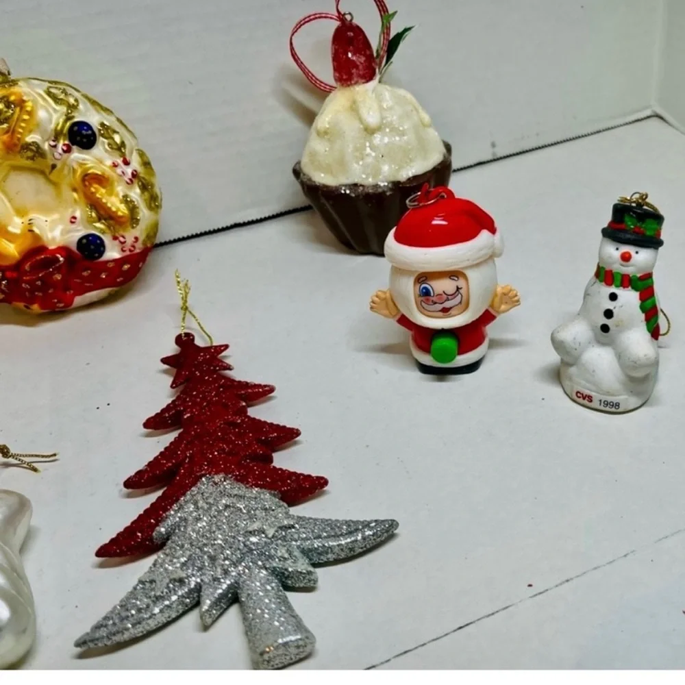 VINTAGE CHRISTMAS TREE ORNAMENTS - LOT OF 8 (MINT CONDITION)